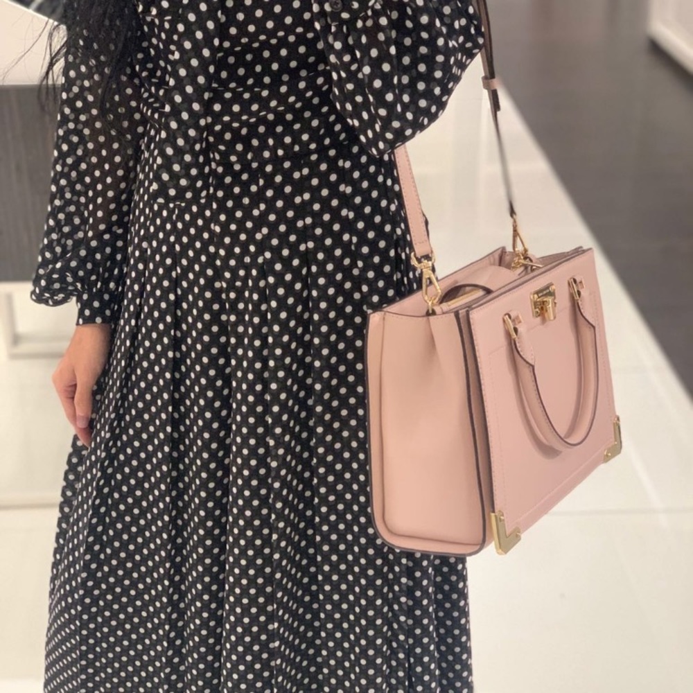 Michael Kors Bag - Picture 2 of 8